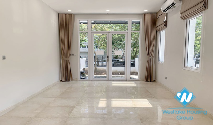 New beautiful villa with corner unit with large yard for rent
